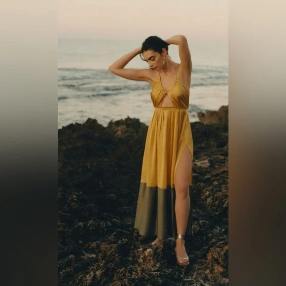 🎸ANTHROPOLOGIE🎸🔥NWT🔥Silk Colorblocked Maxi Dress in Gold— Size 4